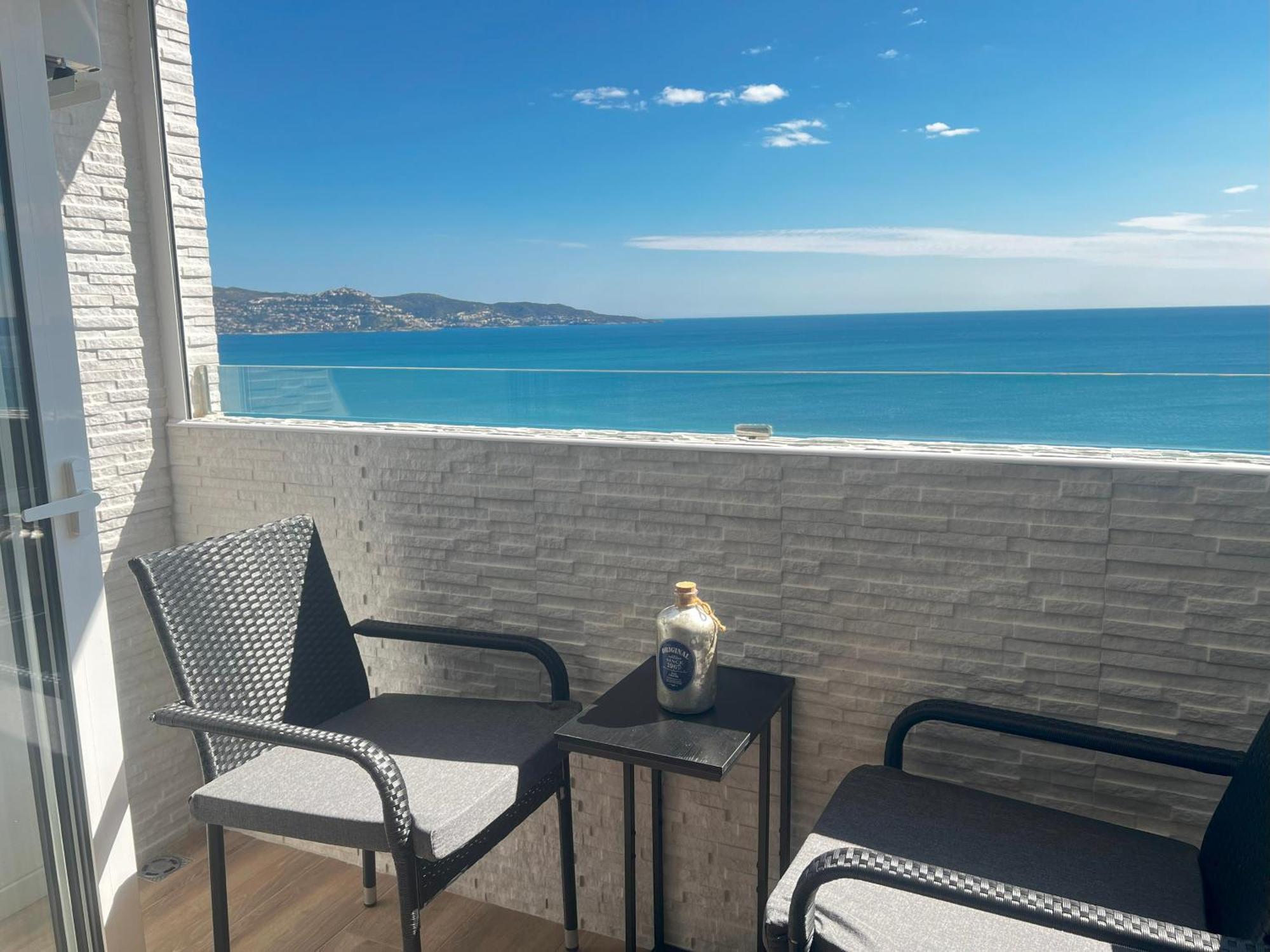 אמפוריבראבה Penthouse On The Beach מראה חיצוני תמונה