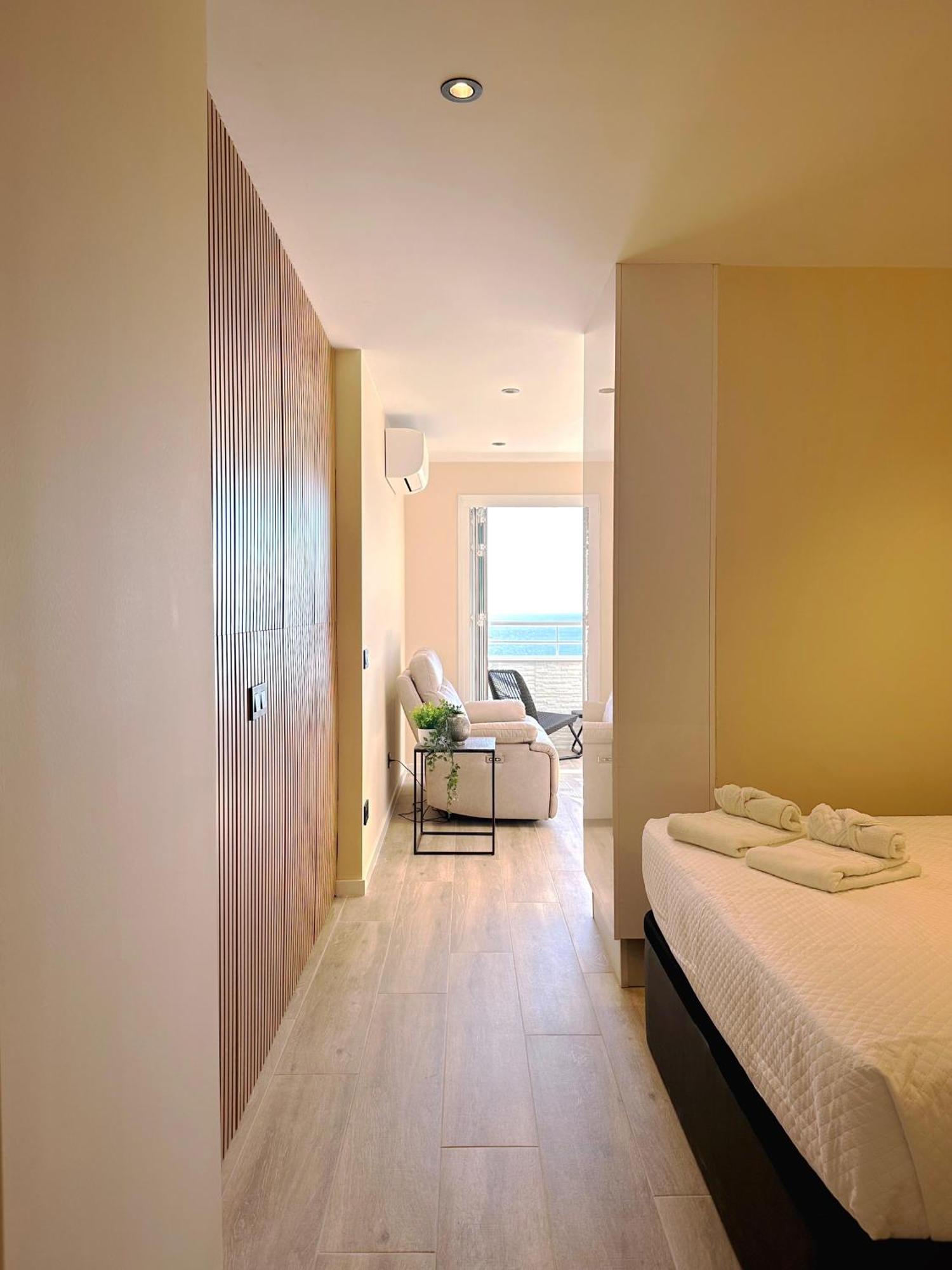 אמפוריבראבה Penthouse On The Beach מראה חיצוני תמונה